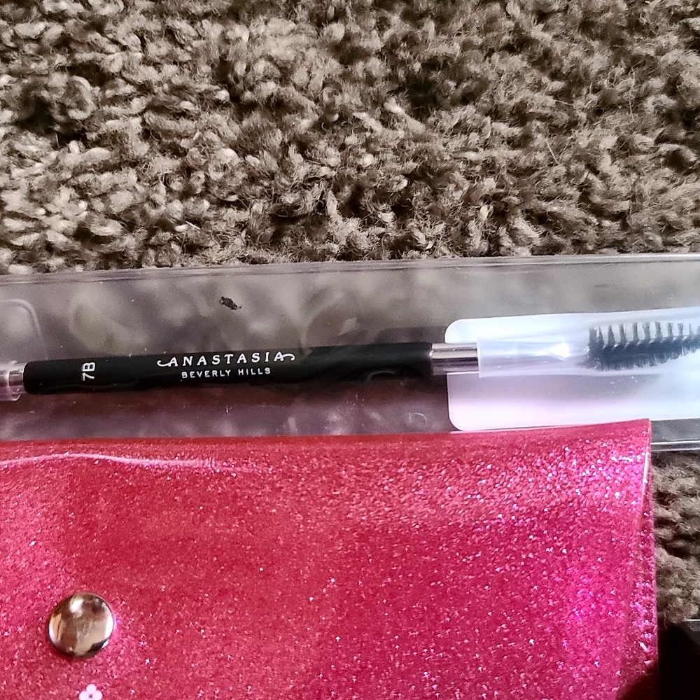 HOST PICK 🎉Clinique Anastasia Avon eye bundle Mascara &Pomade w/brush &bag NEW - Picture 4 of 10